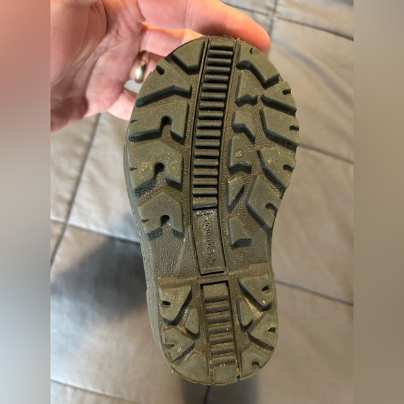 COLUMBIA SIZE 8T WINTER BOOTS - Picture 7 of 11